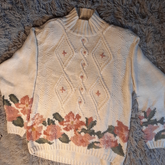 Beautiful sweater size medium CHRYSANTHEME - Picture 3 of 3